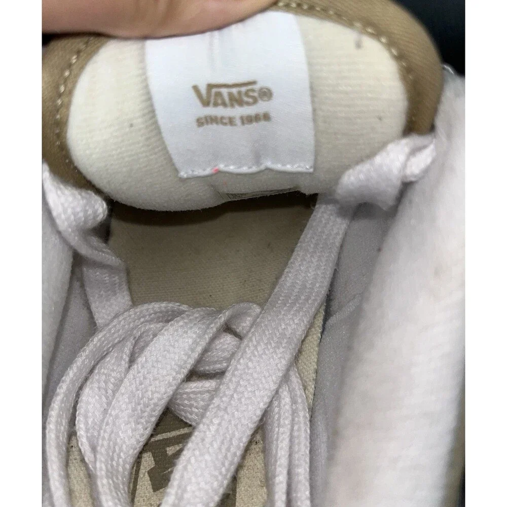 VANS Platform SuedeLow Top Sneakers Beige/White  7.5 Women/ 6 Men